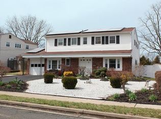 24 Surrey Rd, Somerset, NJ 08873