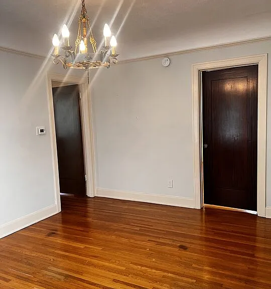153 N Irving Blvd — Photo 4