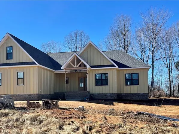 255 Dyna Dr, Lexington, NC 27295