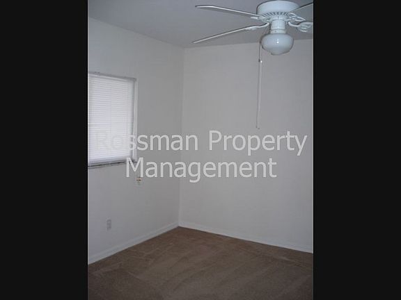 4th image of 721 SW 36th St APT 102