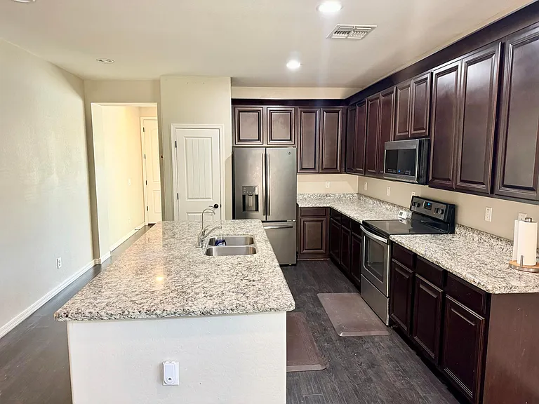 233 N Crosscreek Dr — Photo 6