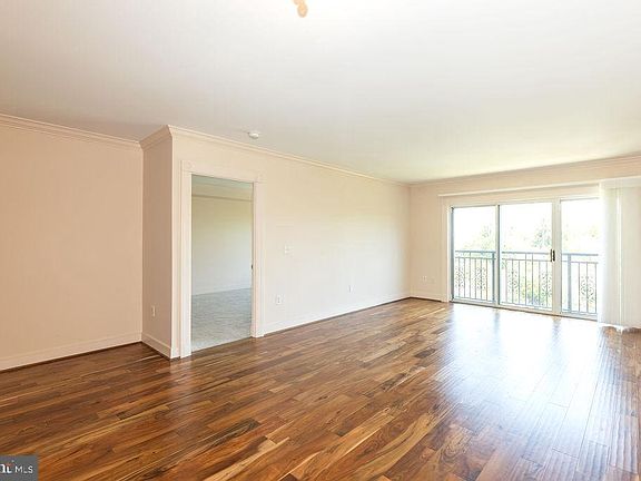 5th image of 5 Park Pl APT 527