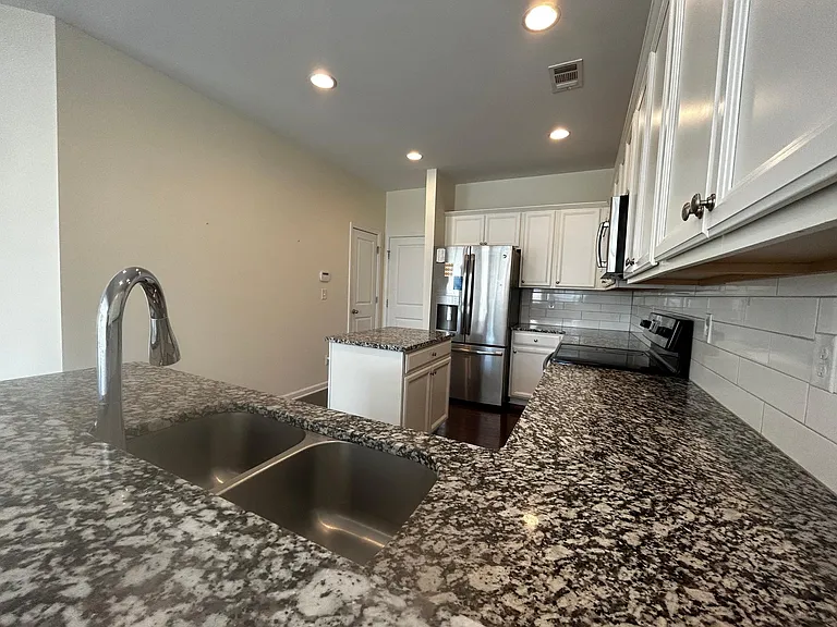 1047 Haley Woods Ct — Photo 6