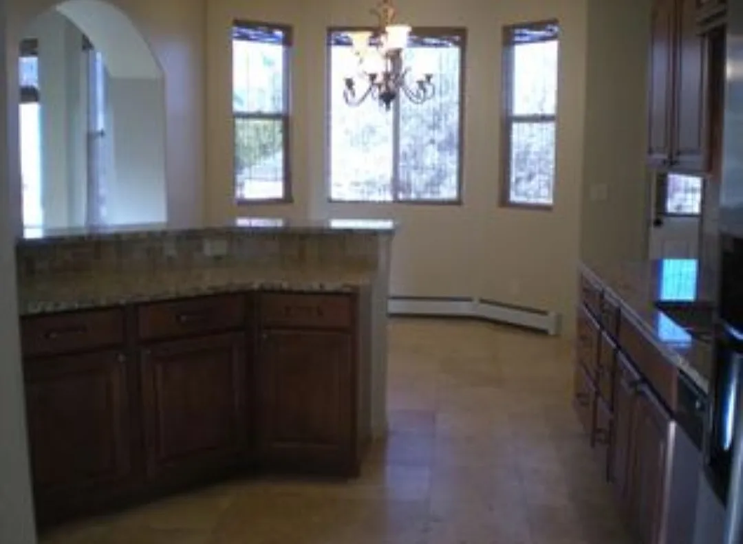 3 bed, 2734 sqft, $3,250 — Photo 3