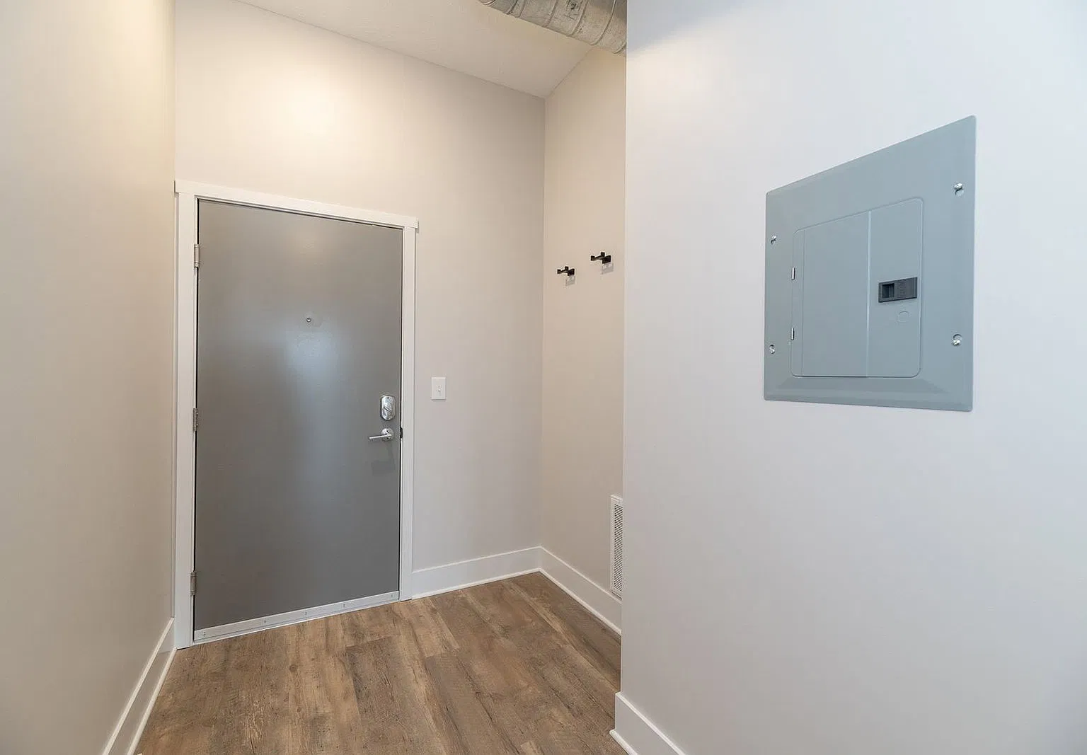 335 Center St — Photo 3