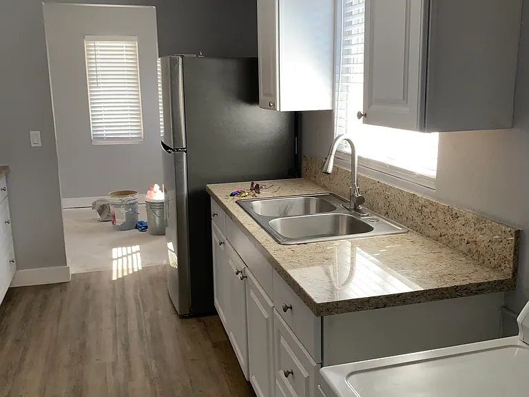 1721 Linden Ave — Photo 5