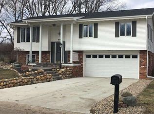 906 6th St, Spirit Lake, IA 51360