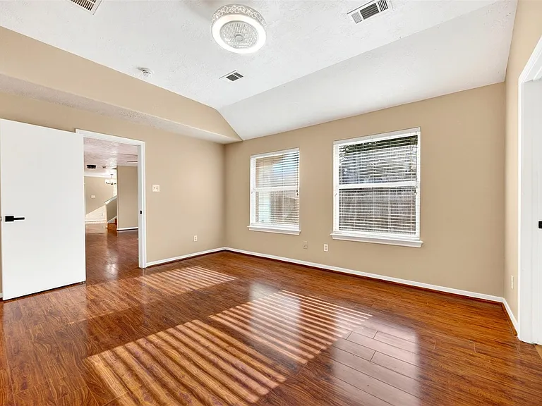 15014 Middle Oaks Blvd — Photo 23