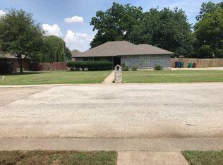329 Nazarene Ct, Pilot Point, TX 76258