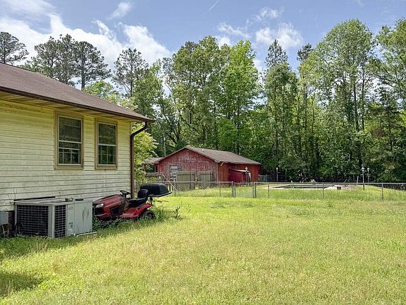3rd image of 203 Larkin Dr