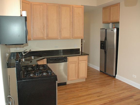 2nd image of 1712 N Washtenaw Ave APT 3F