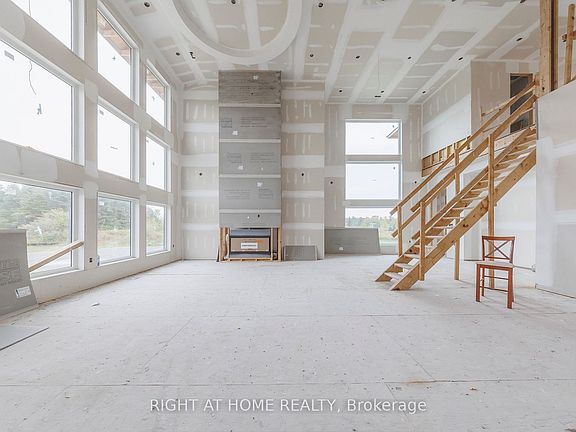 3rd image of 6 Annie Ln