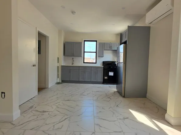 60-42 54th Pl, Maspeth, NY 11378