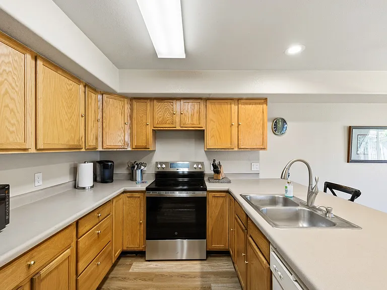 951 Euclid Ave #1 — Photo 15