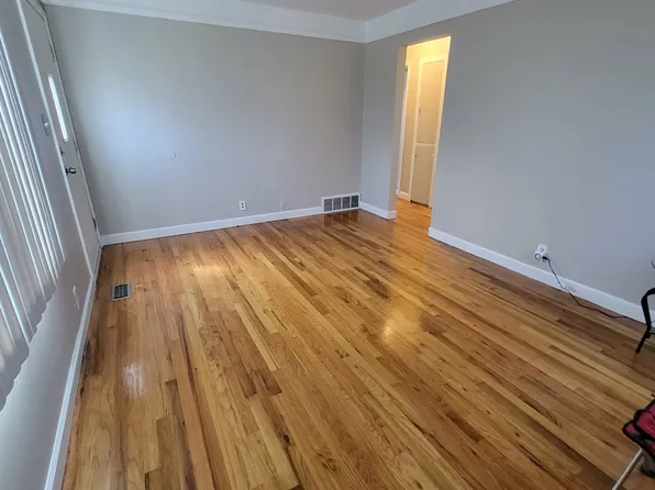 19625 Meier St, Roseville, MI 48066