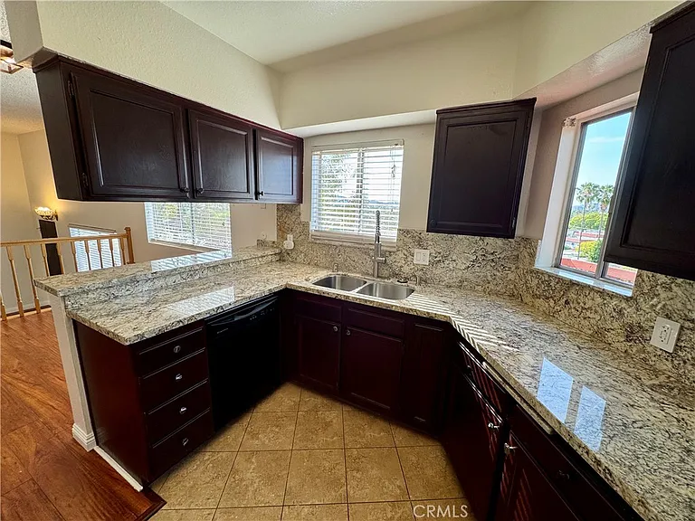 1523 E Windsor Rd #105B — Photo 8