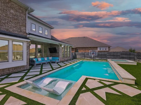 9809 Pikes Peak Pl, Oak Point, TX 75068