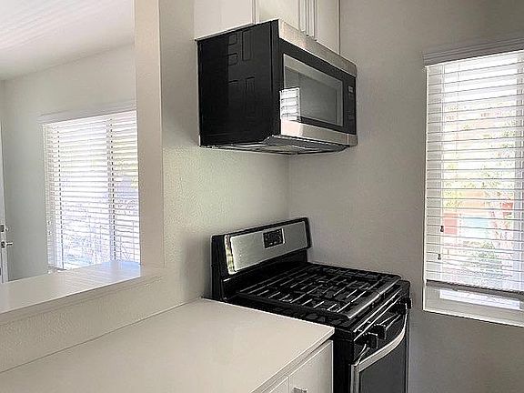 5th image of 1132 N Formosa Ave