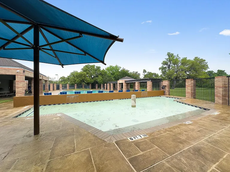 7902 Isaac Pryor Dr — Photo 35