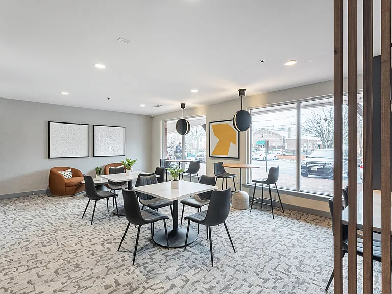 Sofi Gaslight Commons — Photo 37