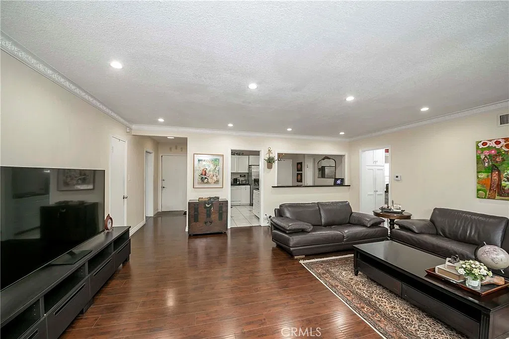 4 bed, 1472 sqft, $4,200 — Photo 3
