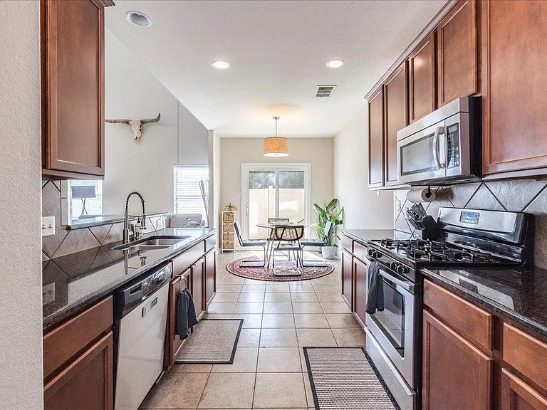 1721 Monahans Ln — Photo 8