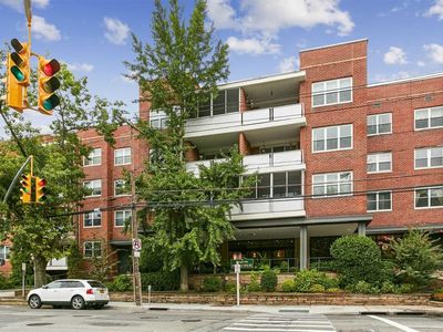 1 Kensington Gate APT 220, Great Neck, NY, 11021