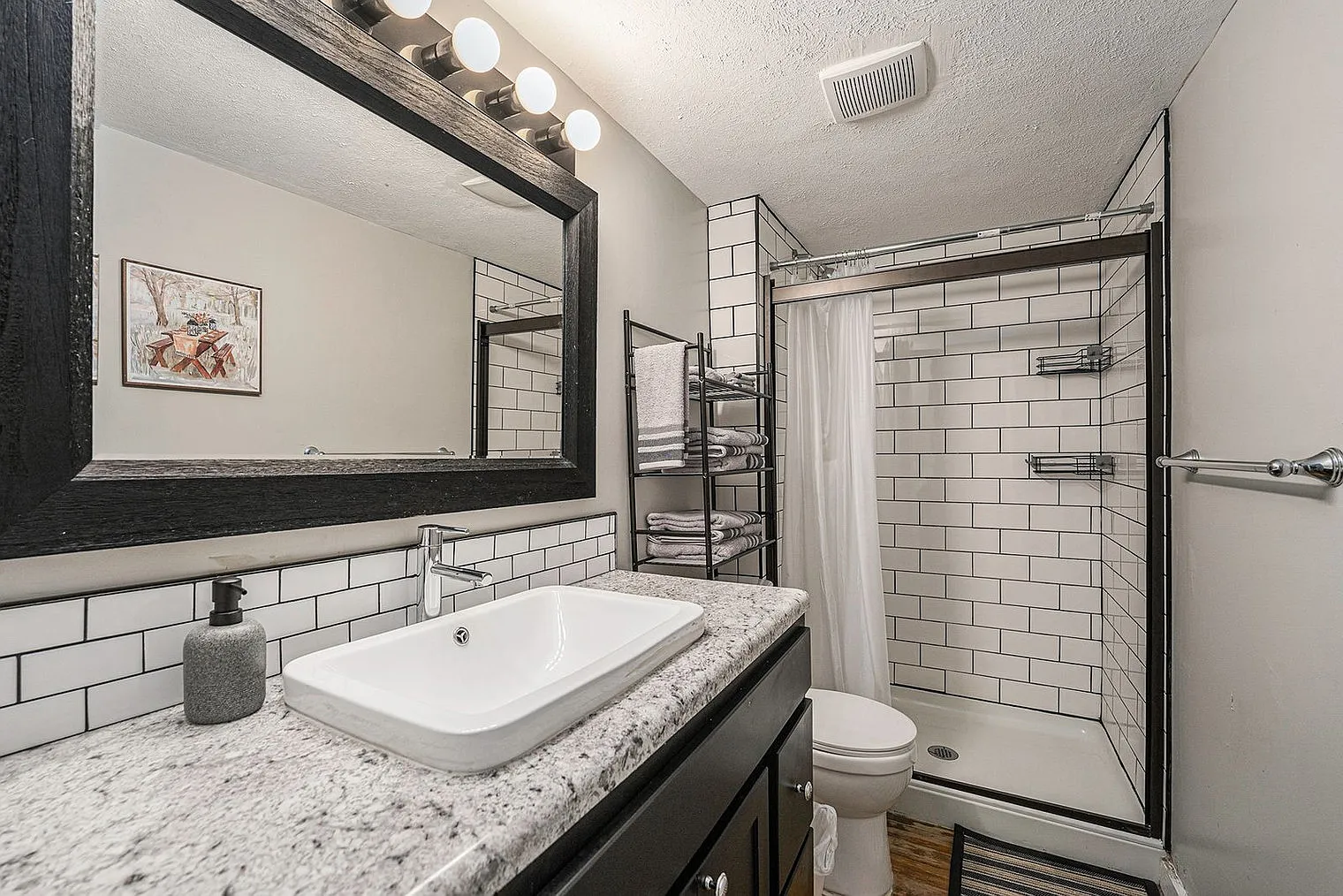 2 bed, 1.0 bath, 893 sqft, $2,886 — Photo 4