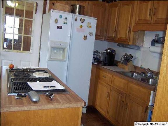 4th image of 71 Mooncrest Dr