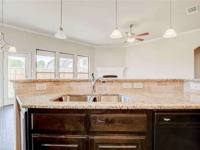 2100 McCallister Dr — Photo 21