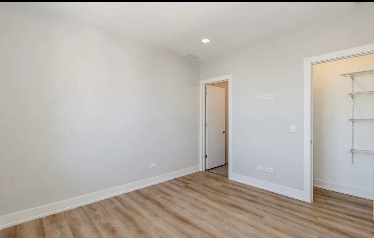 3729 W Belmont Ave — Photo 3