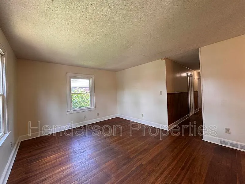 4 bed, 2.0 bath, 1787 sqft, $1,895 — Photo 2