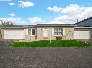 905 Windsor Ln, Dyer, IN 46311