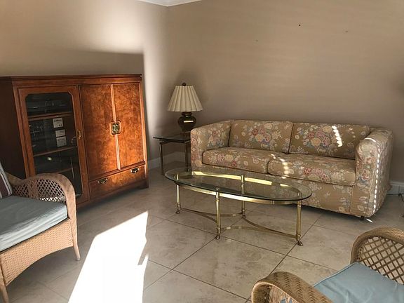 4th image of 207 Wellington Cir E #L