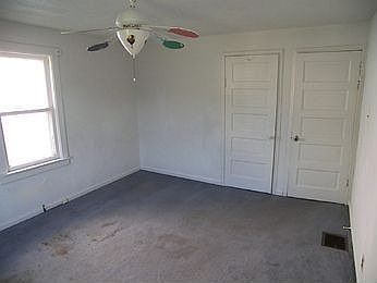3rd image of 1613 Lawn Ave