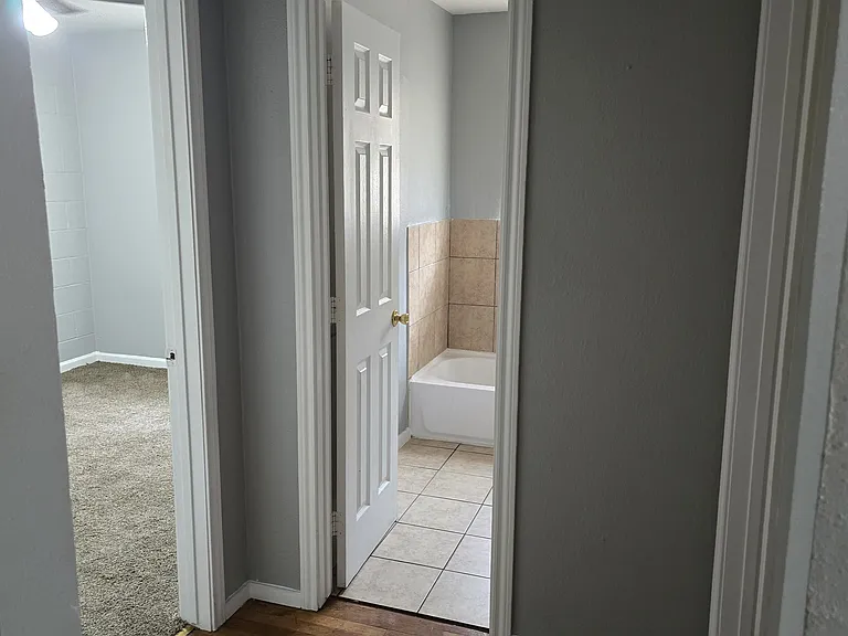 3833 Roseland Ave — Photo 6