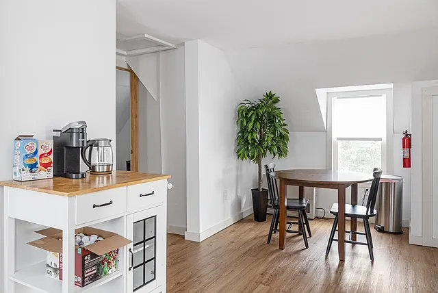 75 Malletts Bay Ave #B — Photo 3