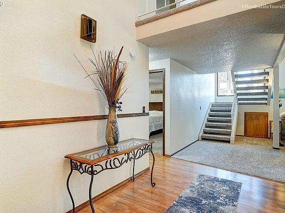 4th image of 3063 SE Oak St