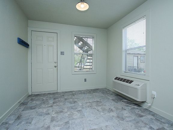 5th image of 505 1/2 E 32nd St #505-1/2-1