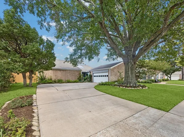 11402 Overbrook Ln, Houston, TX 77077