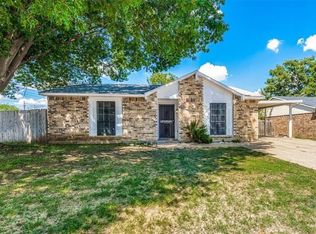 2201 Busch Dr, Arlington, TX 76014