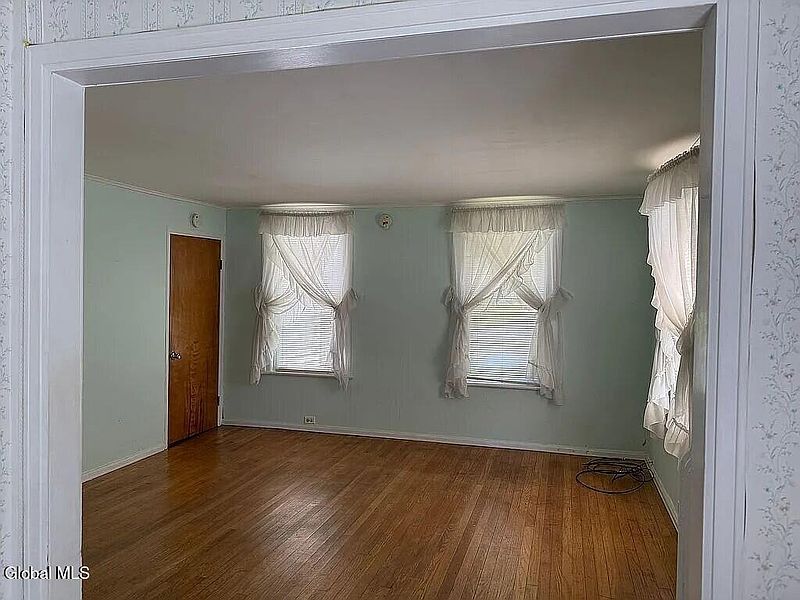 5th image of 38 Munsell Street