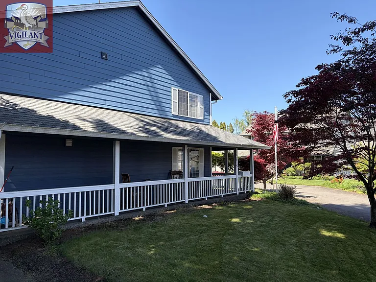 17215 NE 27th Way — Photo 3