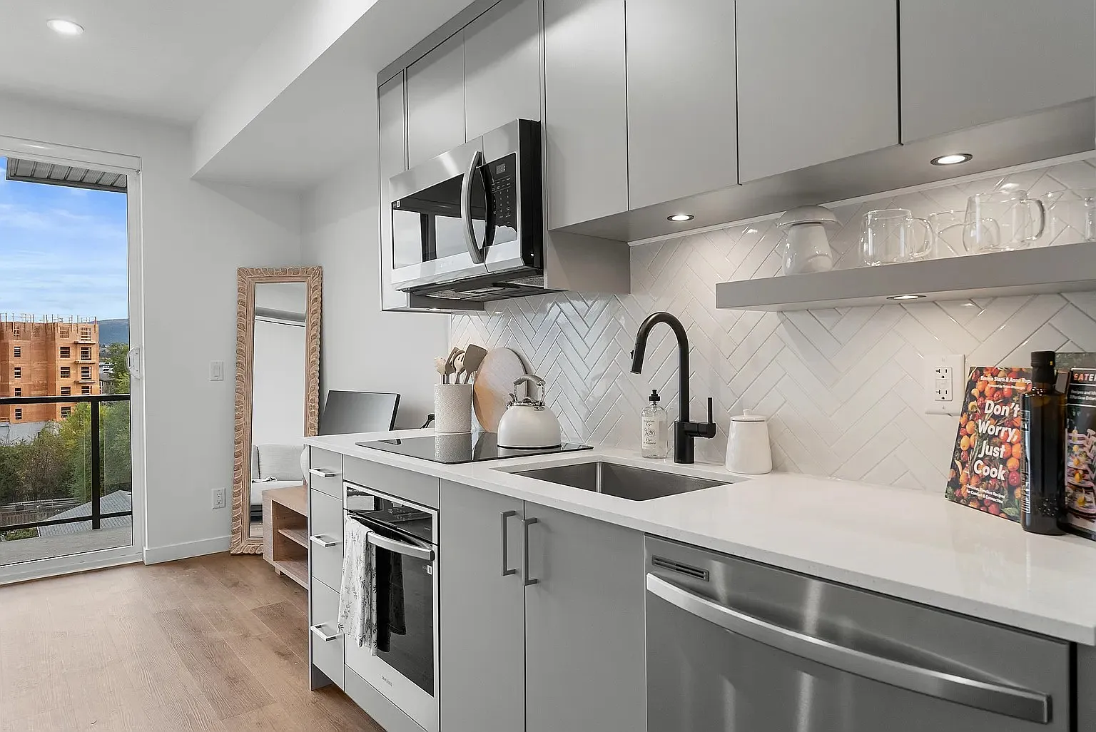 1301 Belaire Ave — Photo 1