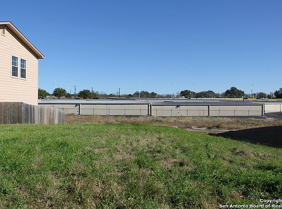 3rd image of 630 Meadow Arbor Ln