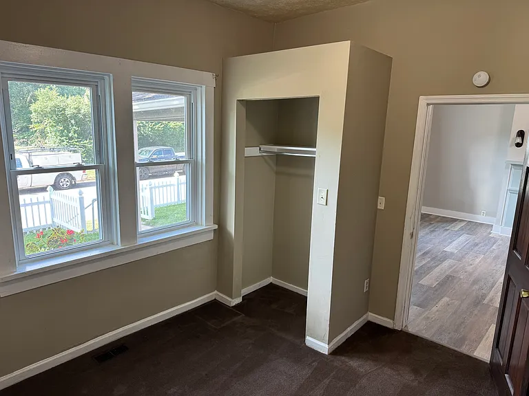 928 Jefferson St — Photo 12