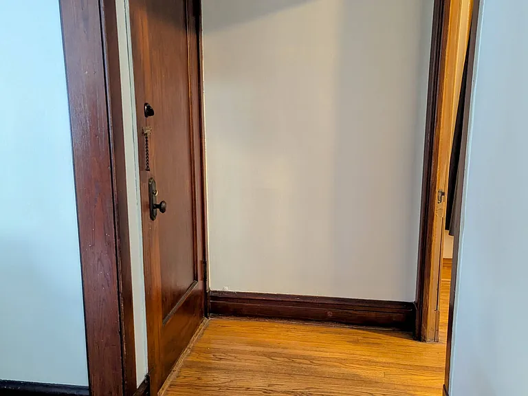 3619 N Claremont Ave #1 — Photo 17