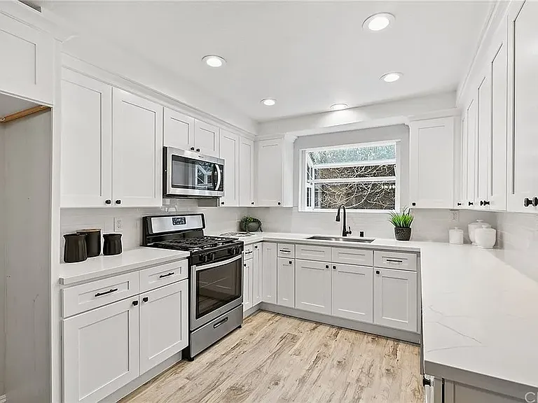13724 Cordary Ave #2 — Photo 4