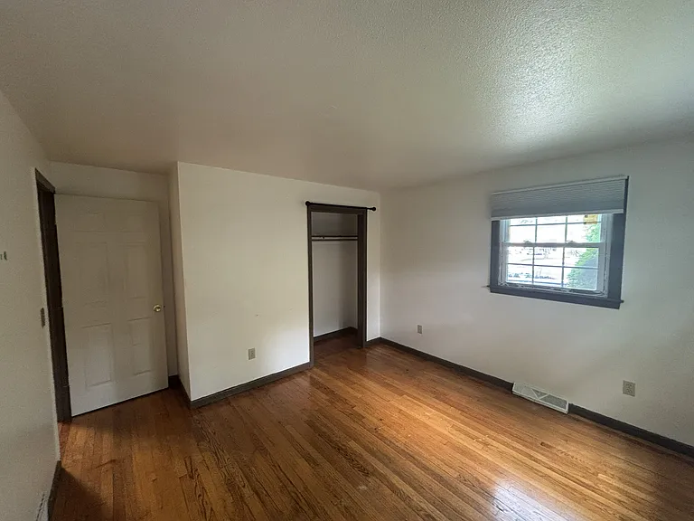39 Huntington Rd — Photo 16