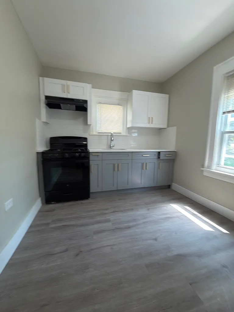 4 bed, 1200 sqft, $2,495 — Photo 1